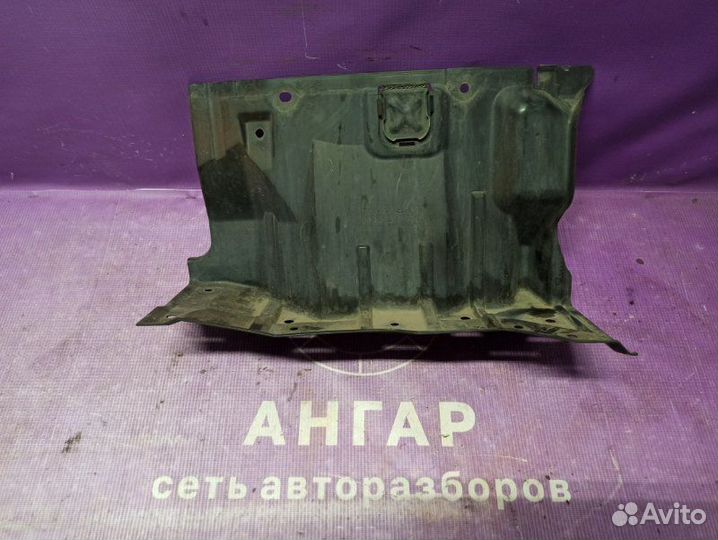 Брызговик передний правый Mitsubishi Outlander Xl