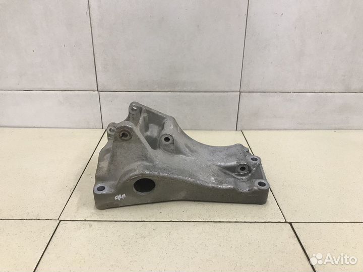 Кронштейн генератора Octavia (A4 1U) 2000-2011