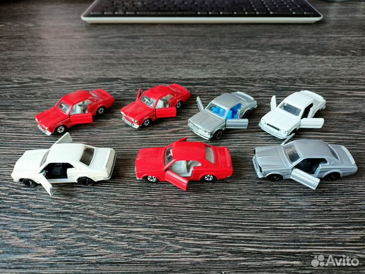 Nissan skyline GT-R tomica 1/64 разные цвета