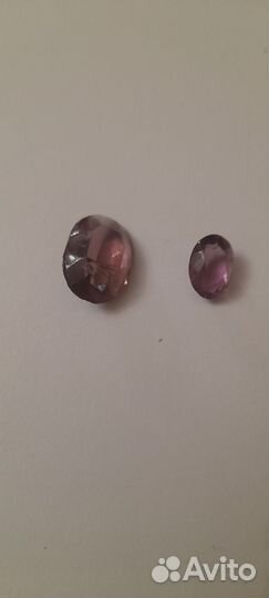 Камень (красный турмалин)