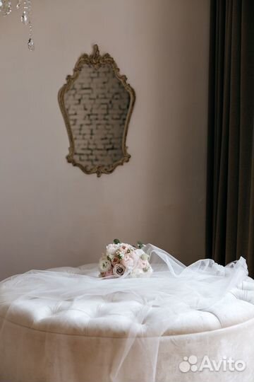 Зеркало в деревянной раме, ручная работа