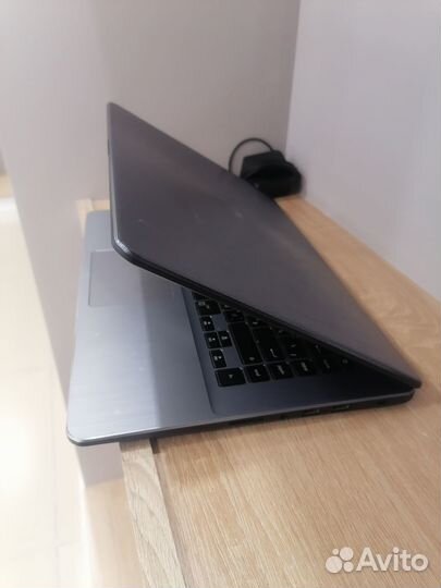 Ноутбук Asus vivoBook