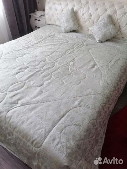 Покрывало с подушками Togas