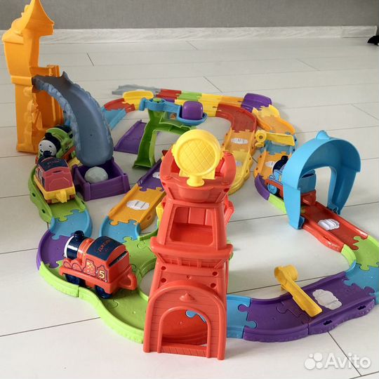 Игрушка. Железная дорога. Паровозик томас Thomas