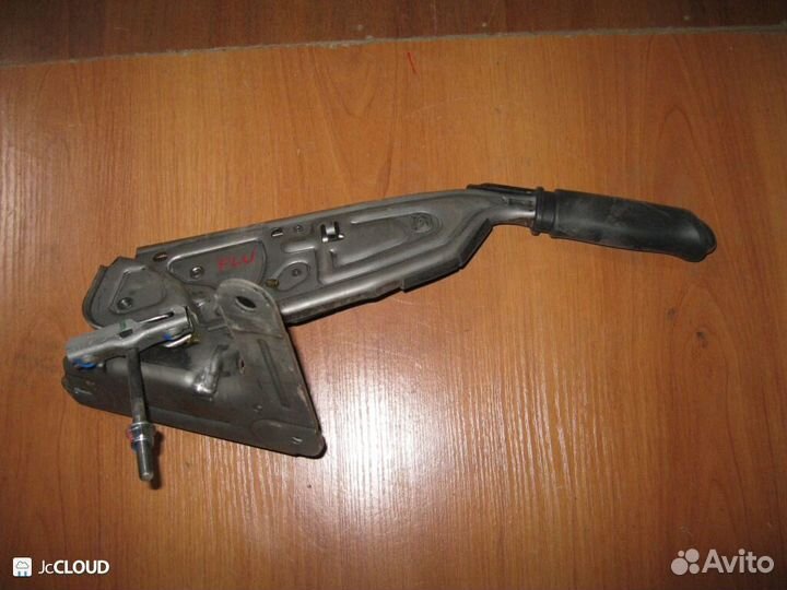 Рычаг стояночного тормоза на renault fluence L30R