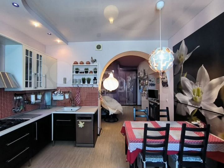 2-к. квартира, 96 м², 4/4 эт.