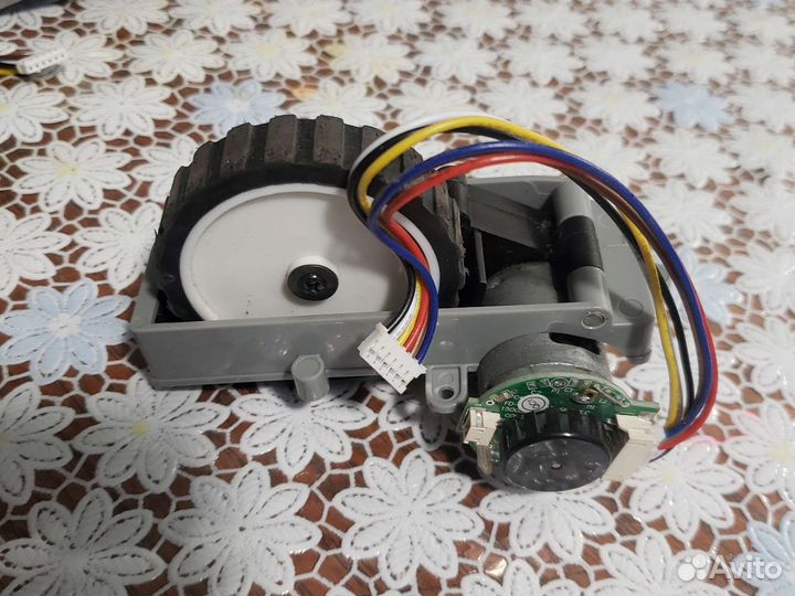 Мотор колесо для пылесоса 14.4v
