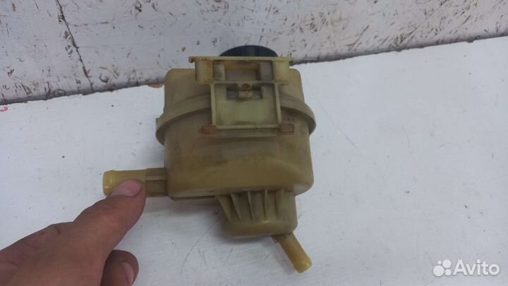 Бачок гура Renault Logan 2