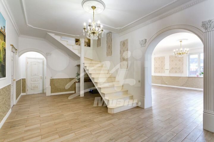 Коттедж 484 м² на участке 15 сот.