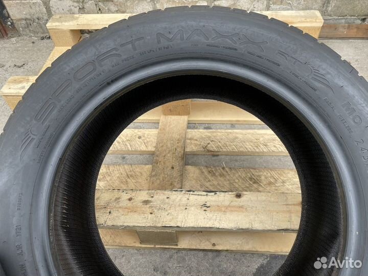 Dunlop Sport Maxx RT 245/50 R18