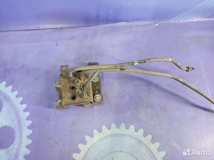 Блок клапанов пневмоподвески Kia Mohave