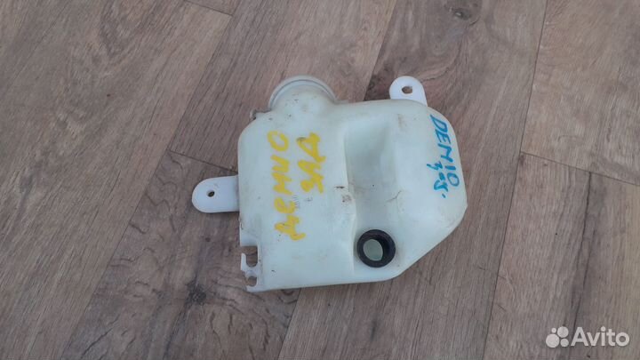 Бачок омывателя Mazda Demio 2002