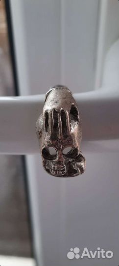 Серебряное кольцо череп