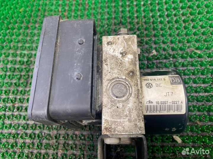 Блок ABS (насос) Volkswagen Golf Plus 5 caxa 2012