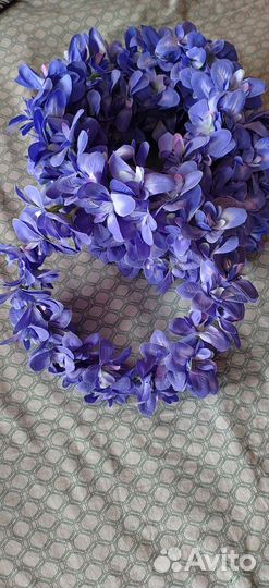 Венок из цветов на школьную ярморку