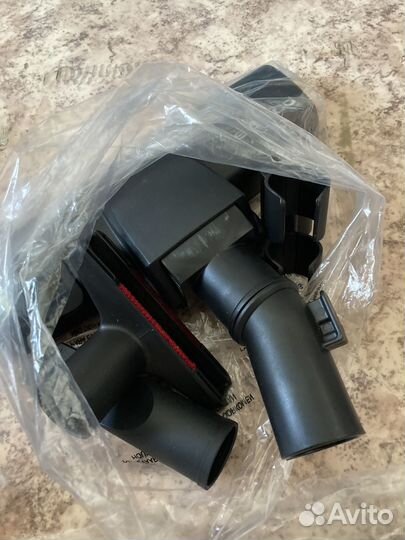 Пылесос Polaris 1618BB