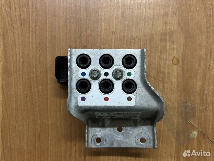 Блок клапанов подвески Audi A8 D3 4E0616013