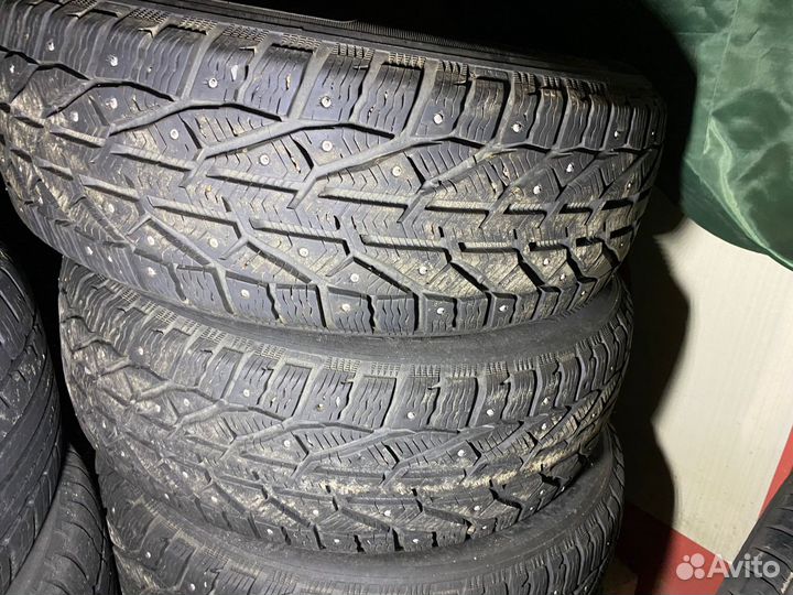 Kormoran SUV Stud 215/65 R16 102T