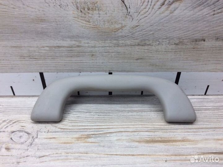 Ручка внутренняя потолочная передняя правая Mazda