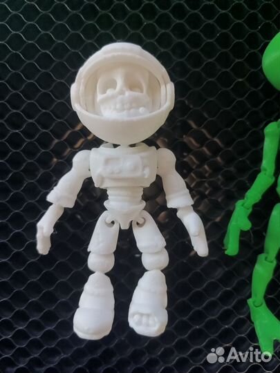 Подвижные фигурки Астронавт-зомби и Инопланетянин