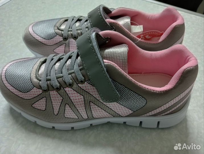 Кроссовки для девочки новые