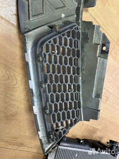 Решетка радиатора Mitsubishi L200 2006-2016