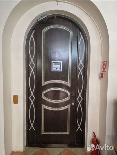 Двери межкомнатные с коробкой из массива