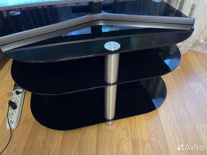 Стеклянная тумба под телевизор