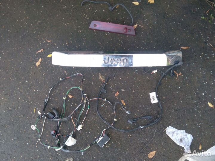 Накладка двери багажника Cherokee (2007 - 2012)