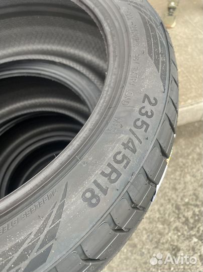 Triangle EffeXSport TH202 235/45 R18 98Y