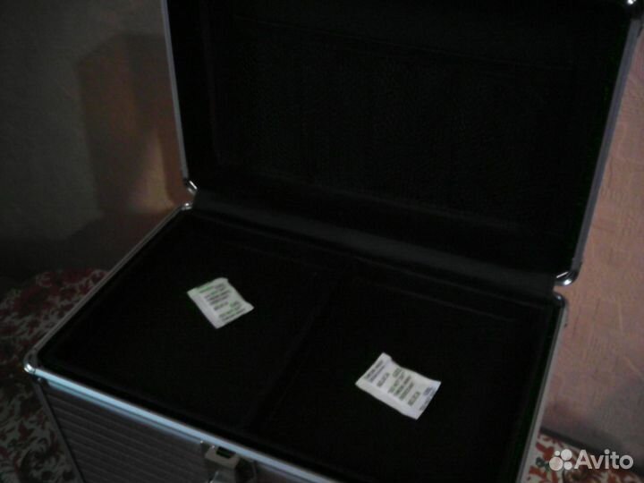 Бьюти- кейс, чемодан