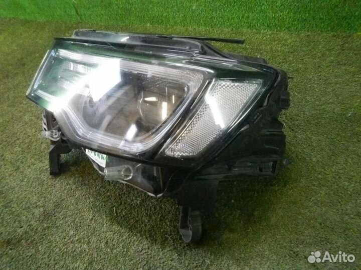 Фара левая Jeep Grand Cherokee