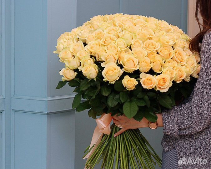 Букет из 101 кремовой розы (Россия)