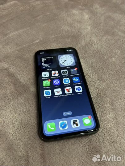 Телефон iPhone 11