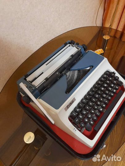 Печатная пишущая машинка Erika