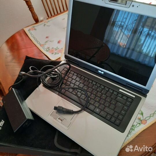 Ноутбук asus