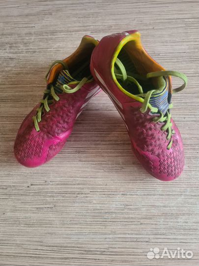 Футбольные бутсы adidas