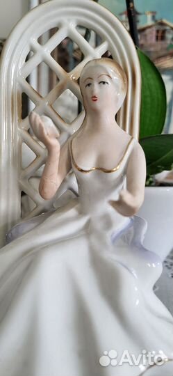 Статуэтка фарфоровая.Клеймо. европа