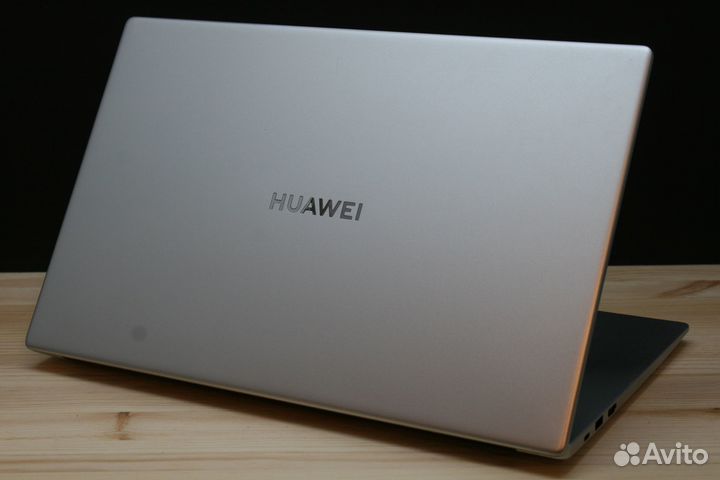 Ноутбук Huawei 15.6 IPS FullHD i5-11th 8GB Iris XE