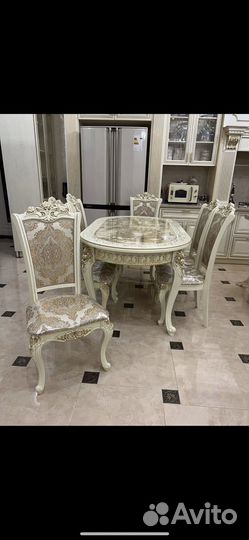 Столы и стулья