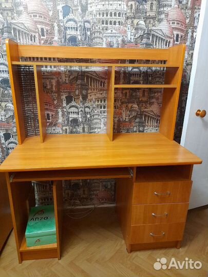 Компьютерный стол