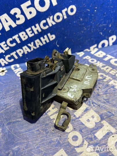 Передний правый замок двери Bmw E36 седан 1996
