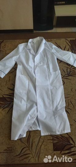 Белый медицинский халат