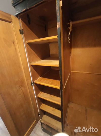 Шкаф платяной старинный