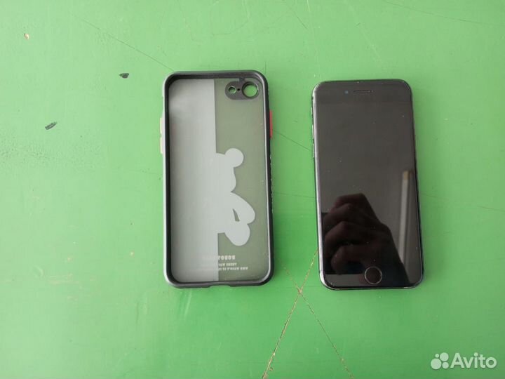 iPhone 8, 64 ГБ