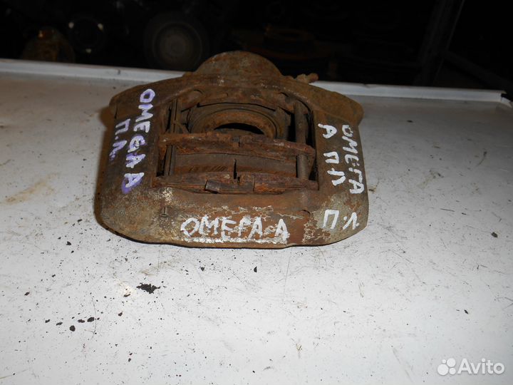 Суппорт передний левый Opel Omega A Опель Омега А