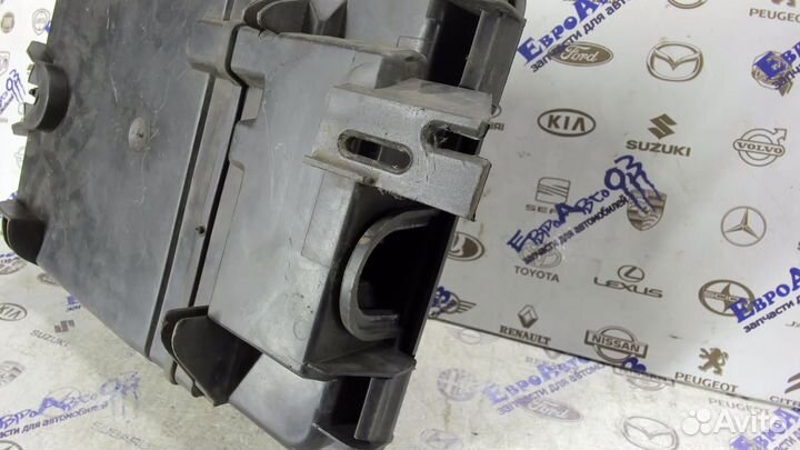 Корпус блока предохранителей Volkswagen Passat B5