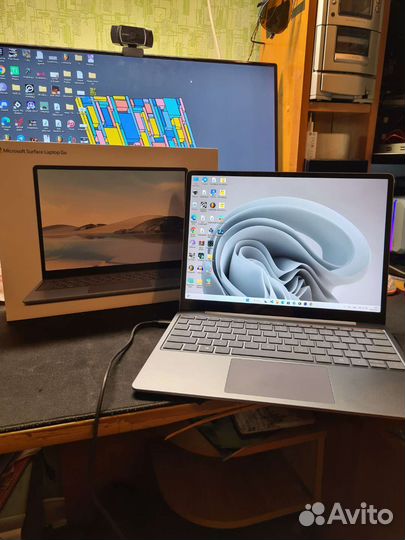 Microsoft surface laptop go