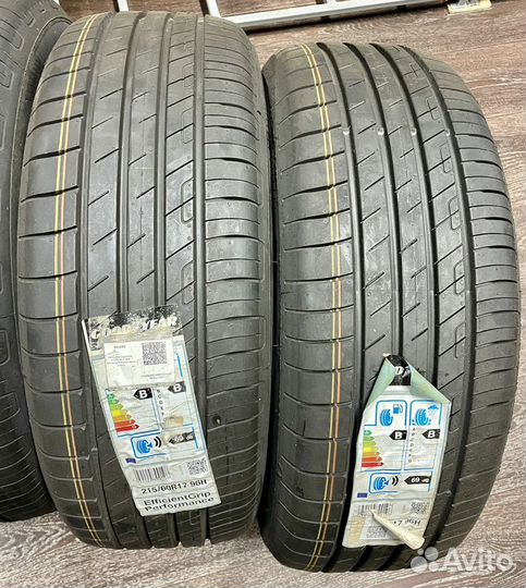 Goodyear EfficientGrip Performance 2 215/60 R17 96H