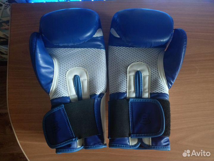 Боксерские перчатки